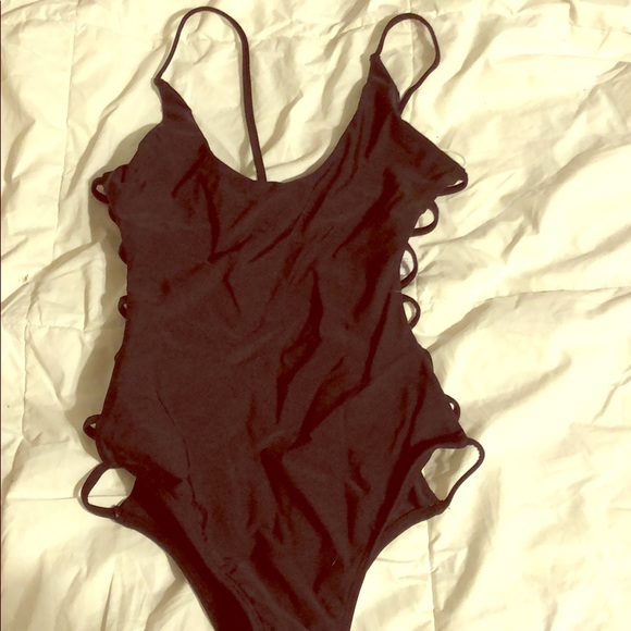 One piece - Picture 1 of 2